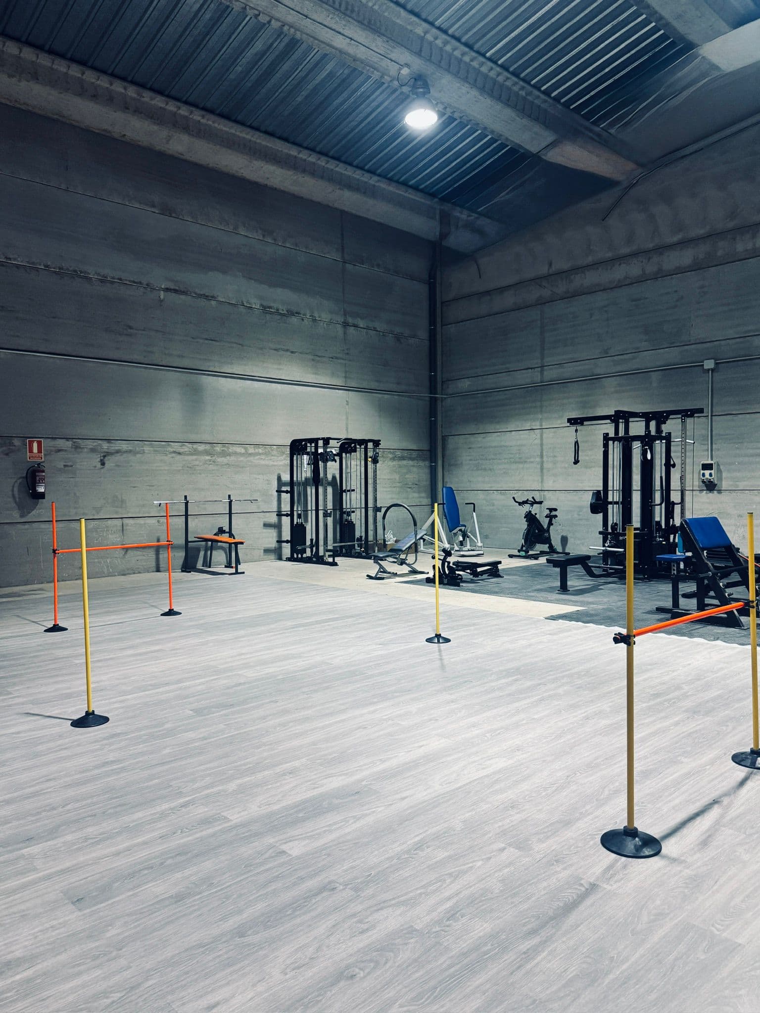 Sala de entrenamiento con el circuito montado